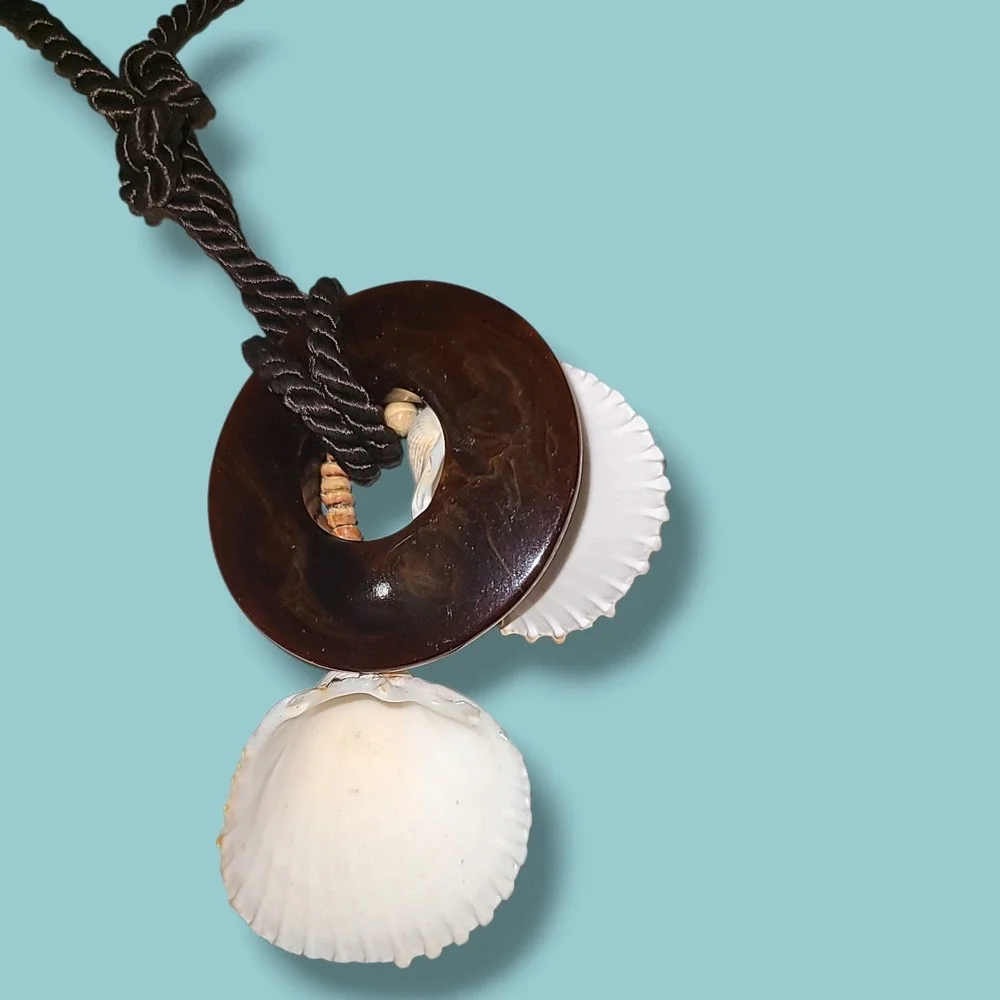 Vintage Shell Pendant Necklace Brown Rope Cord Beach Coastal‎ Boho 90s 24in